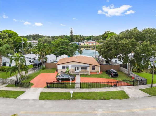 5930 N Farragut Dr, Hollywood FL 33021