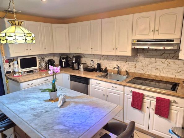 5930 N Farragut Dr, Hollywood FL 33021