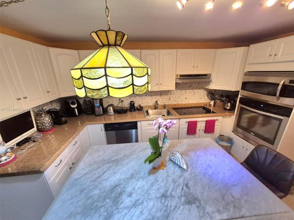5930 N Farragut Dr, Hollywood FL 33021