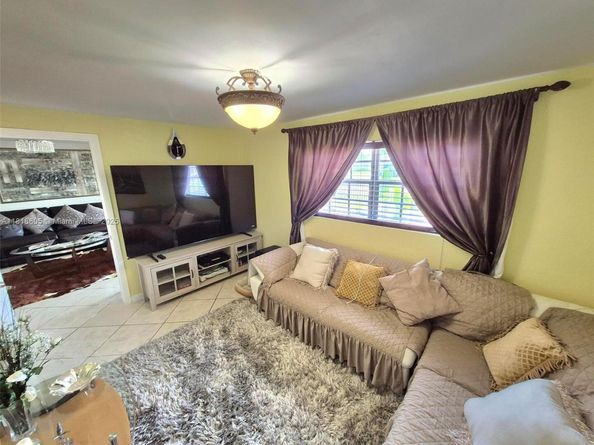 5930 N Farragut Dr, Hollywood FL 33021