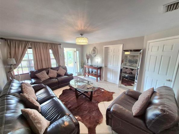 5930 N Farragut Dr, Hollywood FL 33021