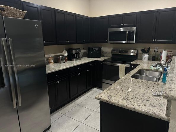 17135 SW 96 St, Miami FL 33196