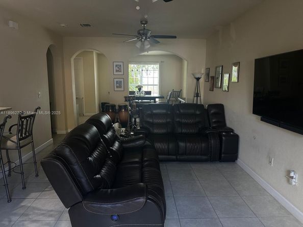 17135 SW 96 St, Miami FL 33196