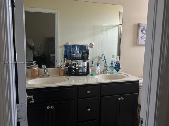17135 SW 96 St, Miami FL 33196