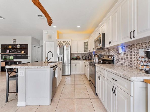 2873 NE 1st Dr, Homestead FL 33033