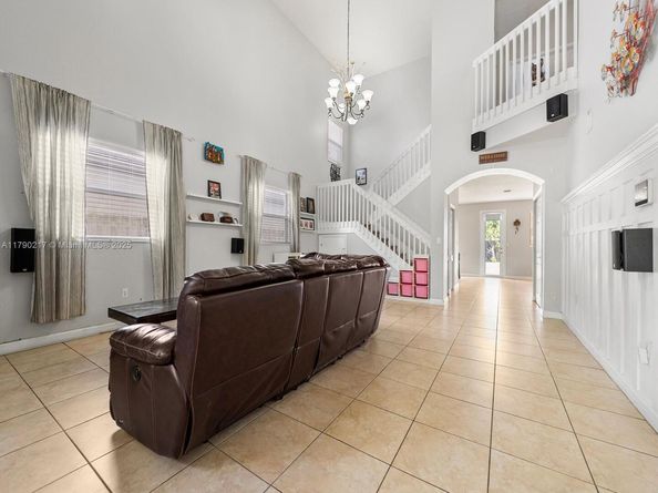 2873 NE 1st Dr, Homestead FL 33033