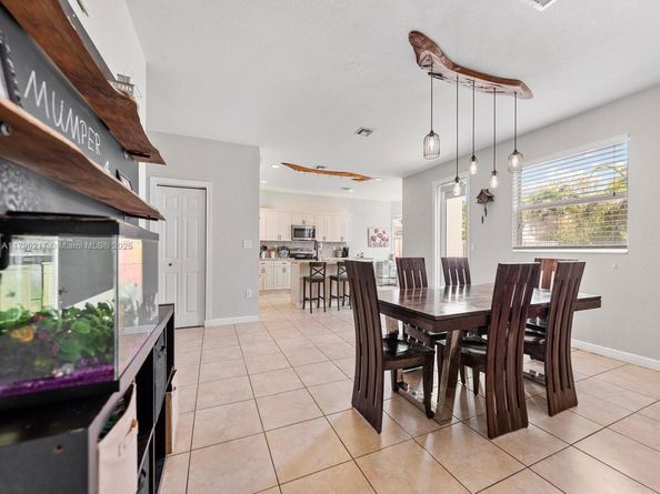 2873 NE 1st Dr, Homestead FL 33033