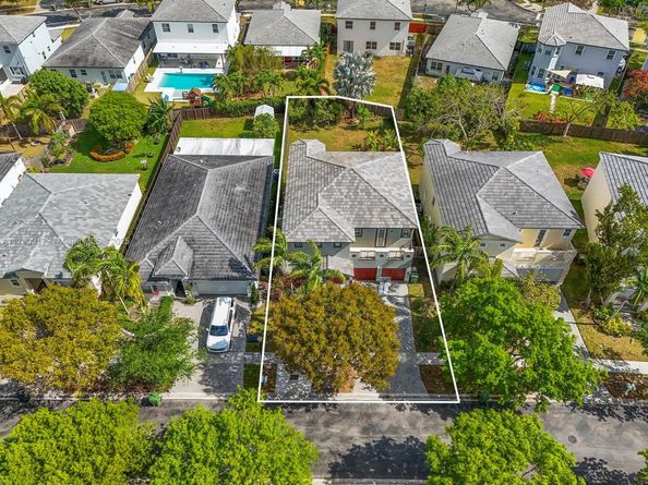 2873 NE 1st Dr, Homestead FL 33033