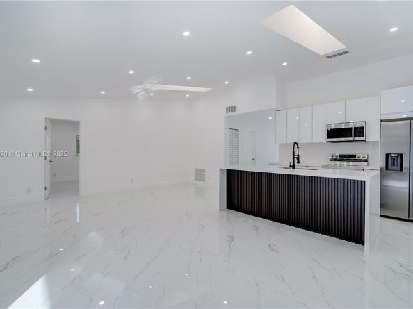 1655 NW 111th Way, Coral Springs FL 33071