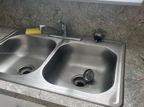 2121-2125 NW 72nd st, Miami FL 33147