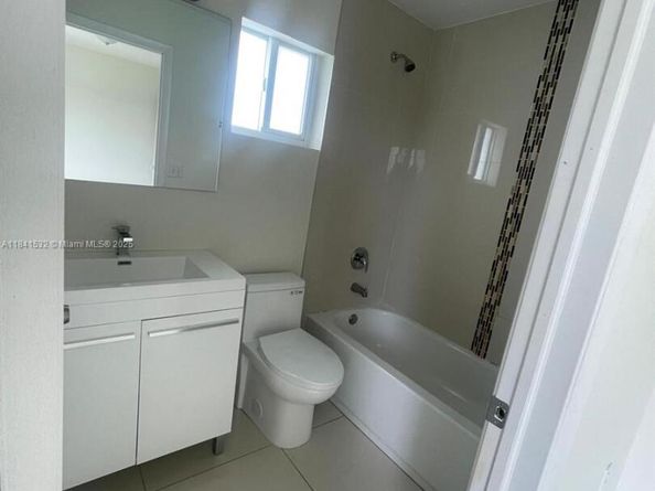 2121-2125 NW 72nd st, Miami FL 33147