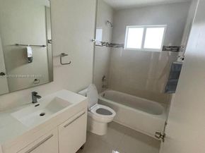 2121-2125 NW 72nd st, Miami FL 33147