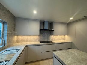 3185 Washington St, Miami FL 33133