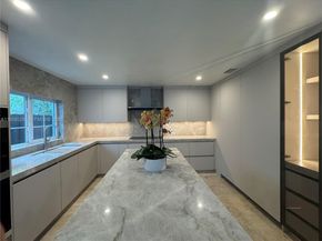 3185 Washington St, Miami FL 33133