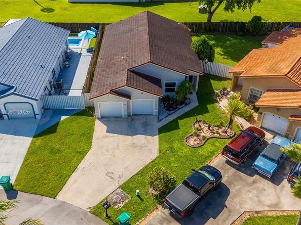 6090 NW 179th Ter, Hialeah FL 33015