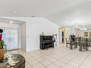 6090 NW 179th Ter, Hialeah FL 33015
