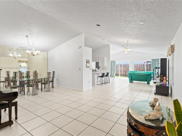 6090 NW 179th Ter, Hialeah FL 33015