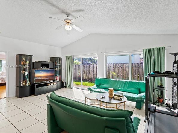 6090 NW 179th Ter, Hialeah FL 33015