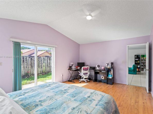 6090 NW 179th Ter, Hialeah FL 33015