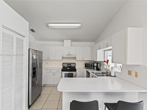 6090 NW 179th Ter, Hialeah FL 33015