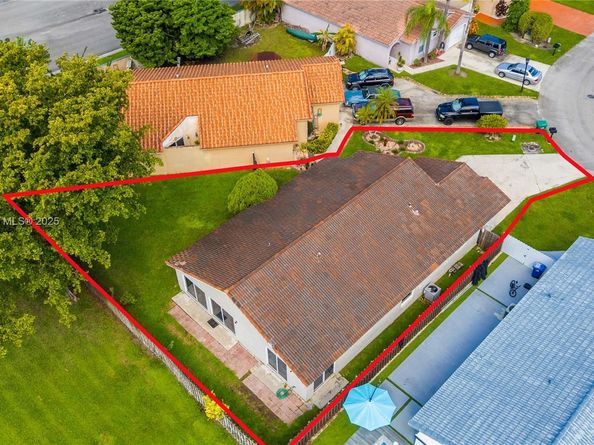 6090 NW 179th Ter, Hialeah FL 33015