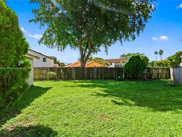 6090 NW 179th Ter, Hialeah FL 33015