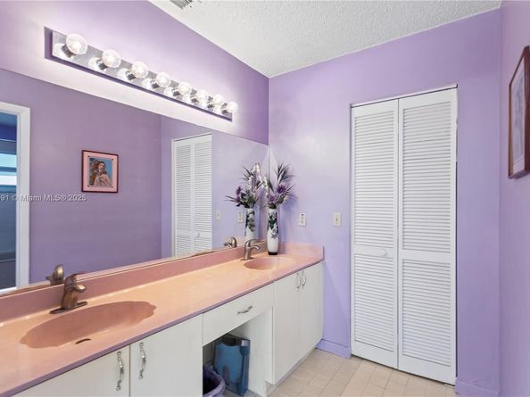 6090 NW 179th Ter, Hialeah FL 33015