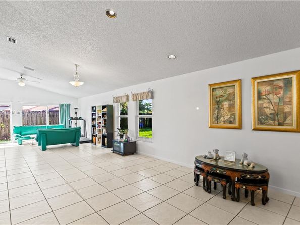6090 NW 179th Ter, Hialeah FL 33015
