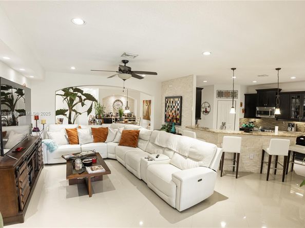2133 NW 14th Pl, Homestead FL 33030