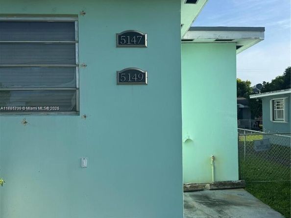 5147 NW 1st St, Miami FL 33126