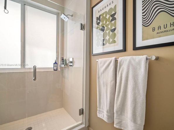 65 N Shore Dr 31C, Miami Beach FL 33141