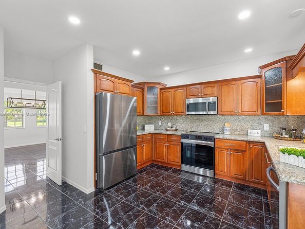 620 NW 204th Ave, Pembroke Pines FL 33029