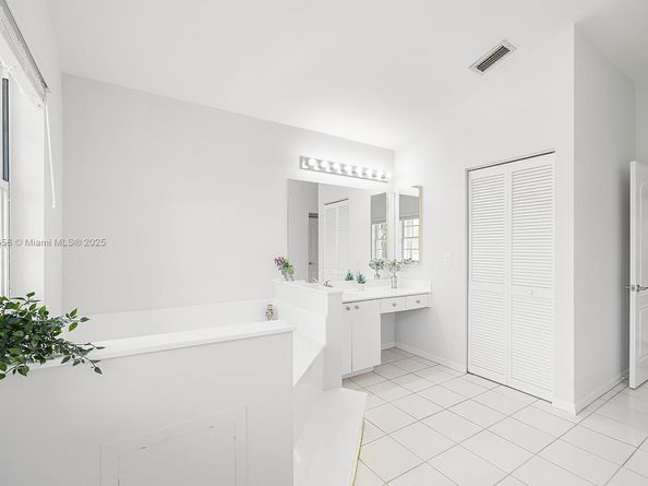 620 NW 204th Ave, Pembroke Pines FL 33029