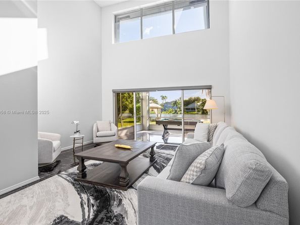 620 NW 204th Ave, Pembroke Pines FL 33029
