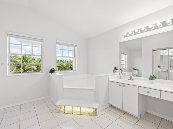 620 NW 204th Ave, Pembroke Pines FL 33029