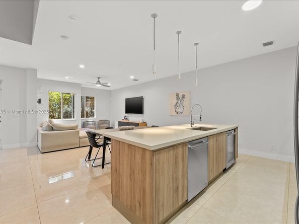1631 NE 9th St, Fort Lauderdale FL 33304