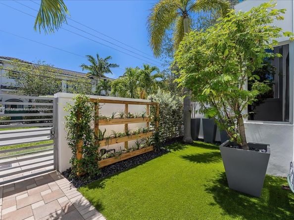 1631 NE 9th St, Fort Lauderdale FL 33304
