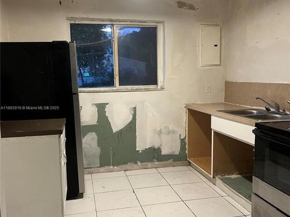 2135 Plunkett Ct, Hollywood FL 33020