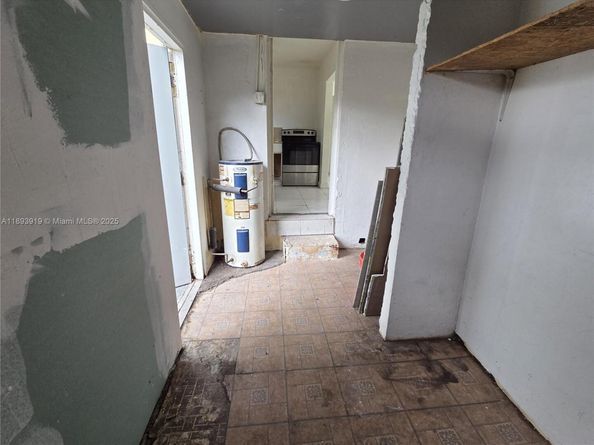 2135 Plunkett Ct, Hollywood FL 33020