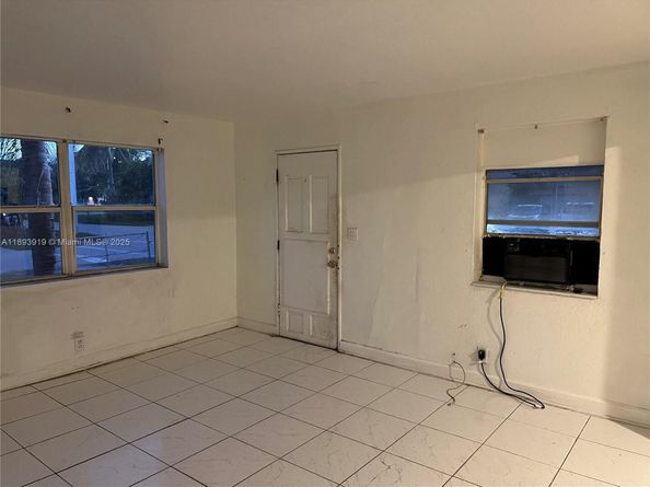 2135 Plunkett Ct, Hollywood FL 33020