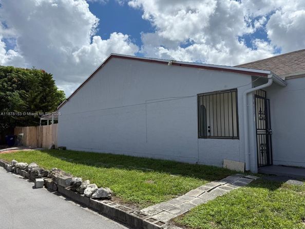 18423 NW 44th Pl, Miami Gardens FL 33055