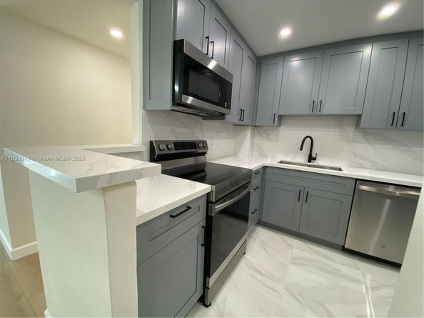 4400 Hillcrest Dr 314B, Hollywood FL 33021