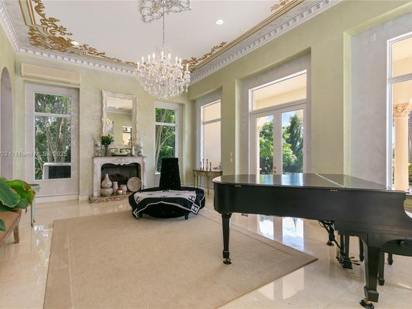2951 Lake Ridge Ln, Weston FL 33332