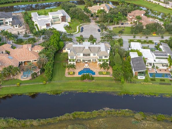 2951 Lake Ridge Ln, Weston FL 33332