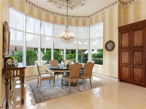 2951 Lake Ridge Ln, Weston FL 33332