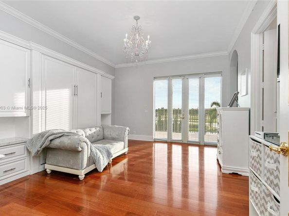2951 Lake Ridge Ln, Weston FL 33332