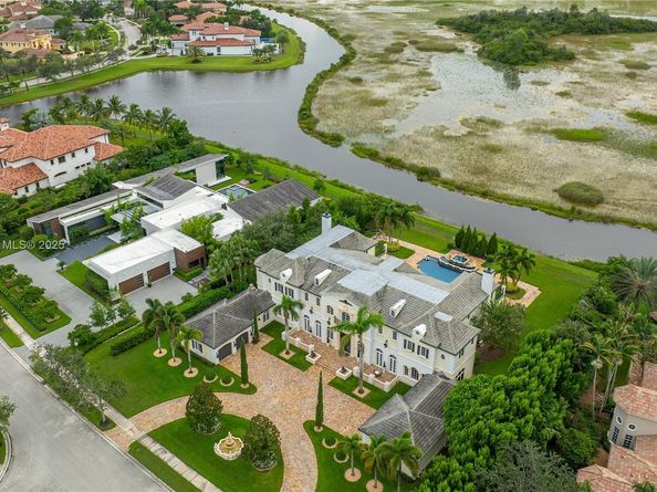 2951 Lake Ridge Ln, Weston FL 33332