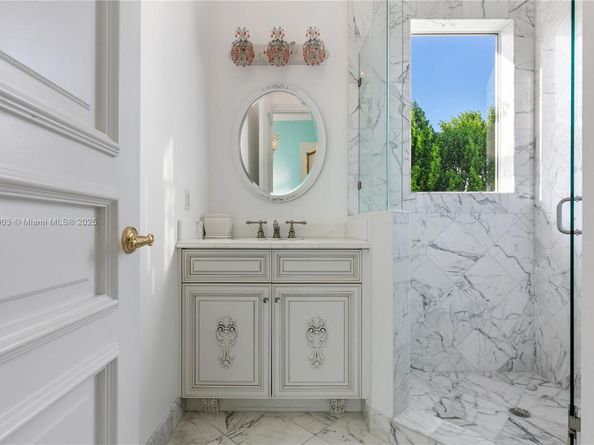 2951 Lake Ridge Ln, Weston FL 33332