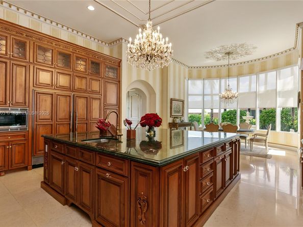 2951 Lake Ridge Ln, Weston FL 33332