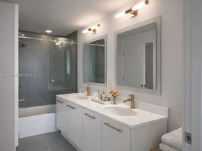 92 SW 3rd St 1408, Miami FL 33130